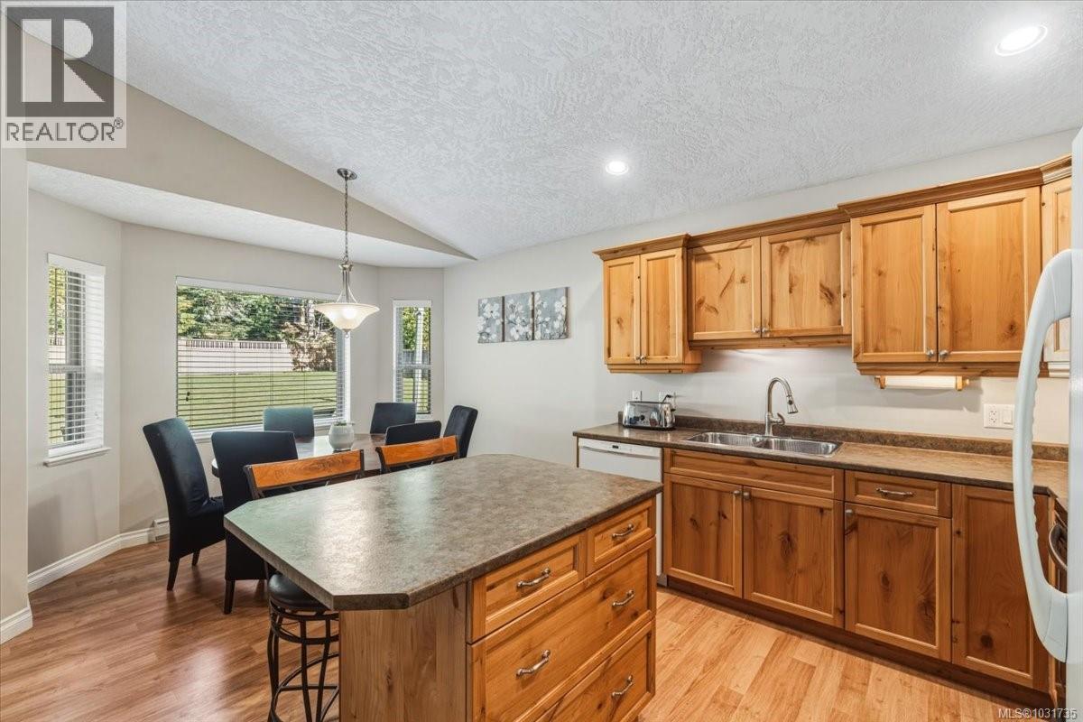 1765 Cameron Cres - 4