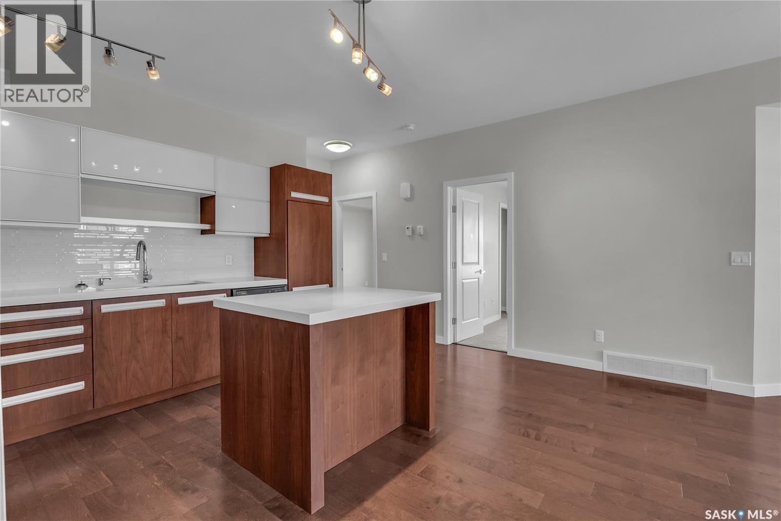 #304 2315 McClocklin ROAD - 4