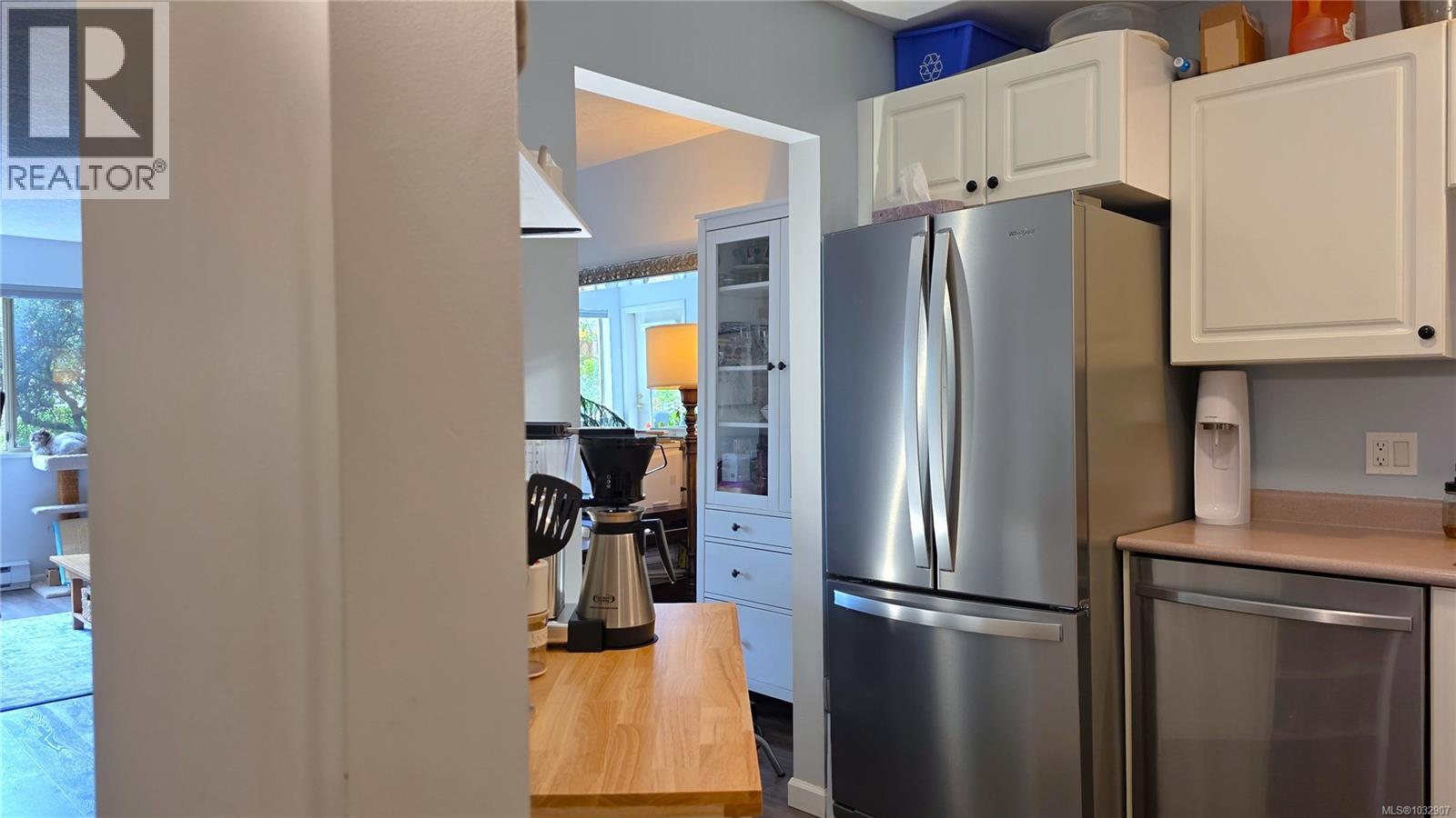 #101 3400 Quadra St - 23