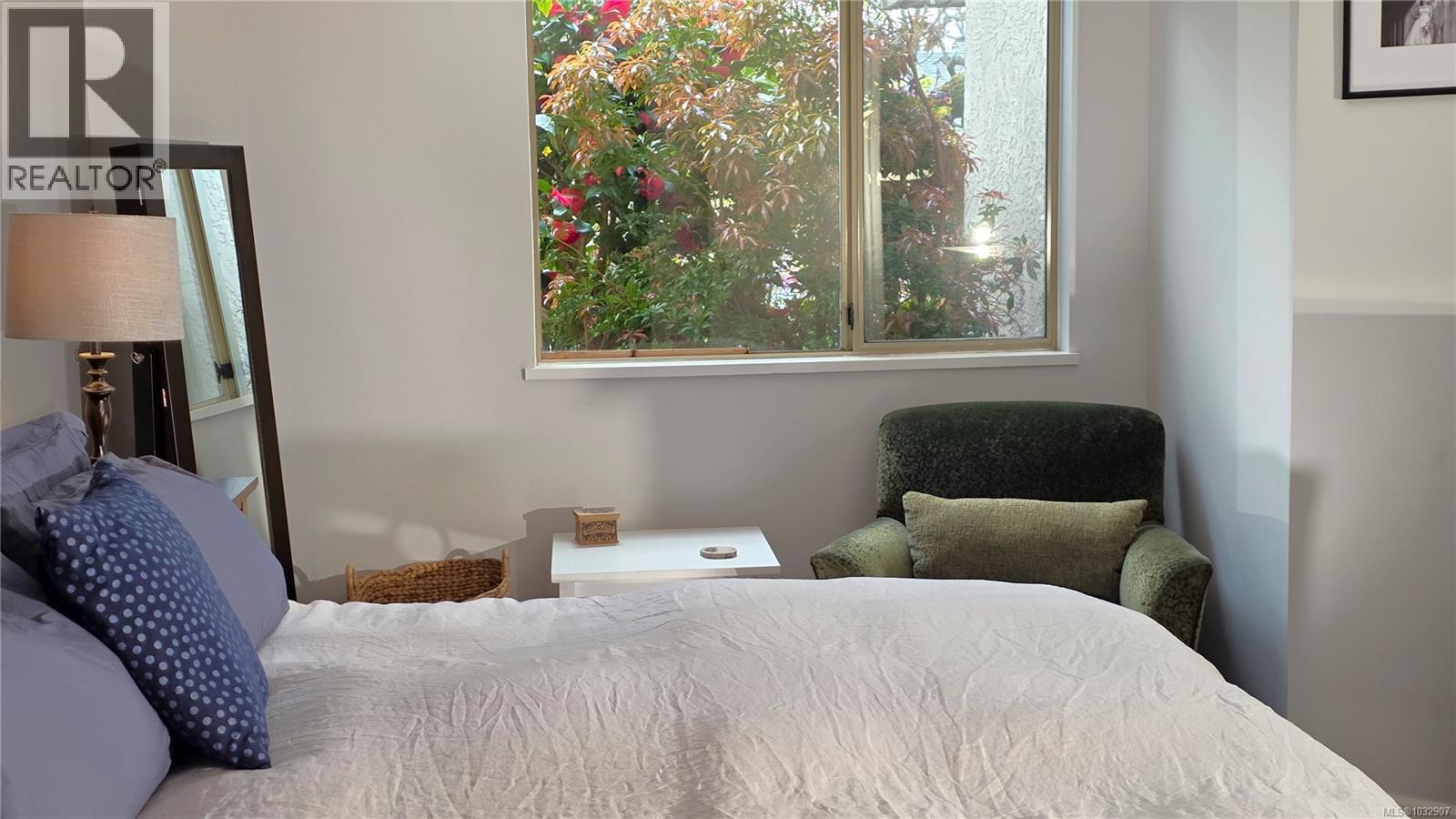 101 3400 Quadra Street, Saanich