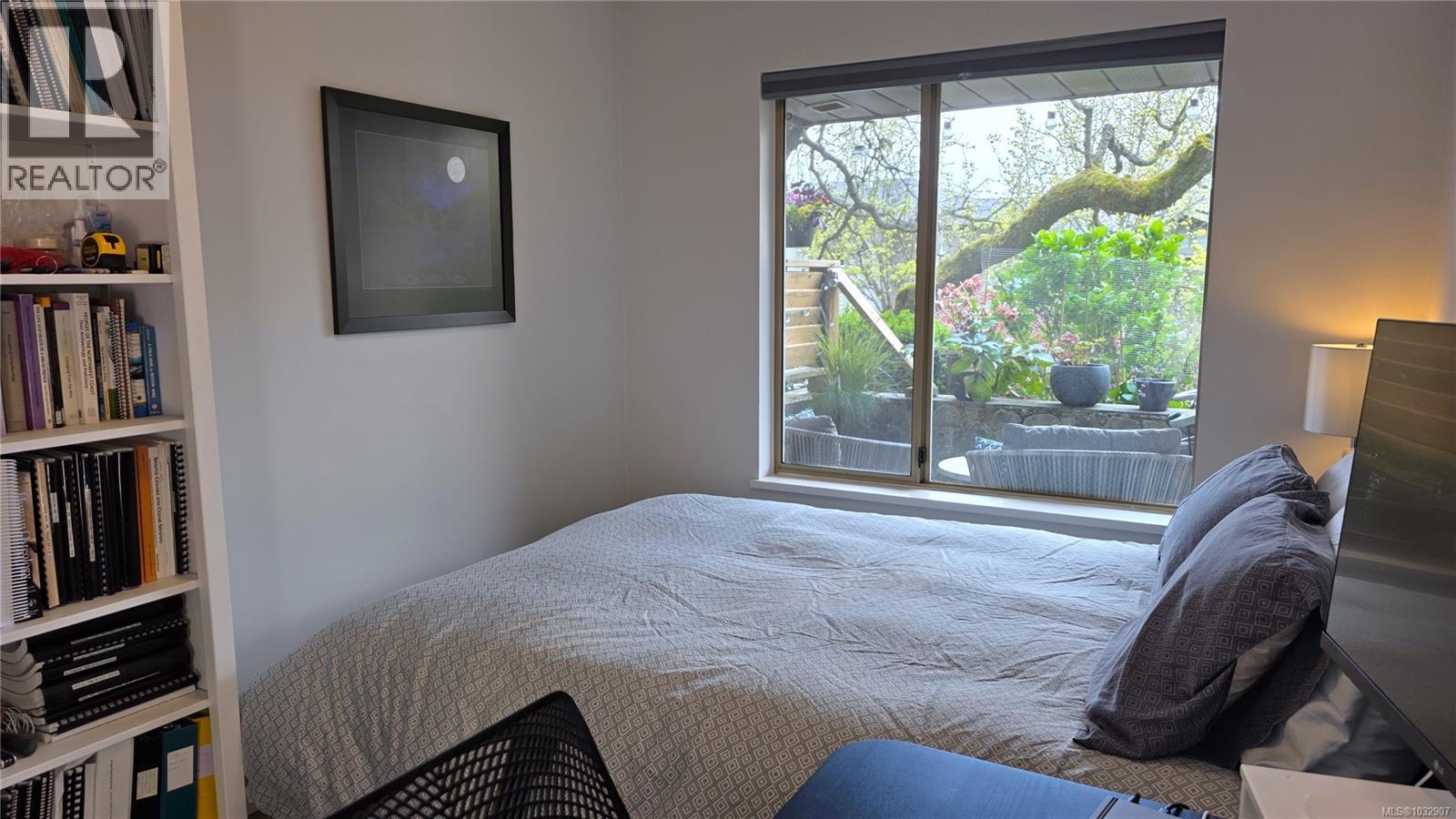 101 3400 Quadra Street, Saanich