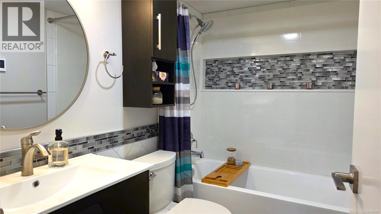 101 3400 Quadra Street, Saanich