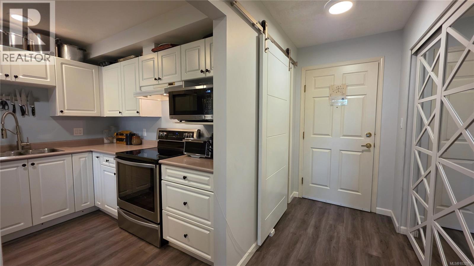 #101 3400 Quadra St - 41