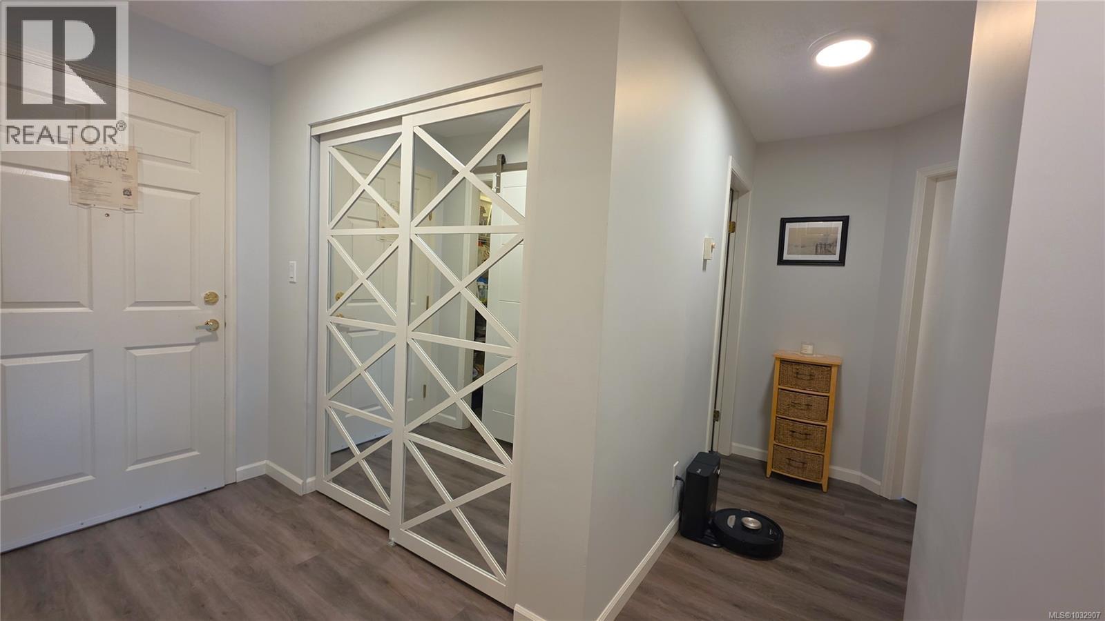 101 3400 Quadra Street, Saanich