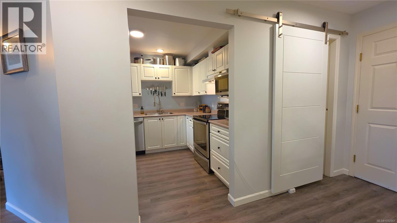 #101 3400 Quadra St - 43