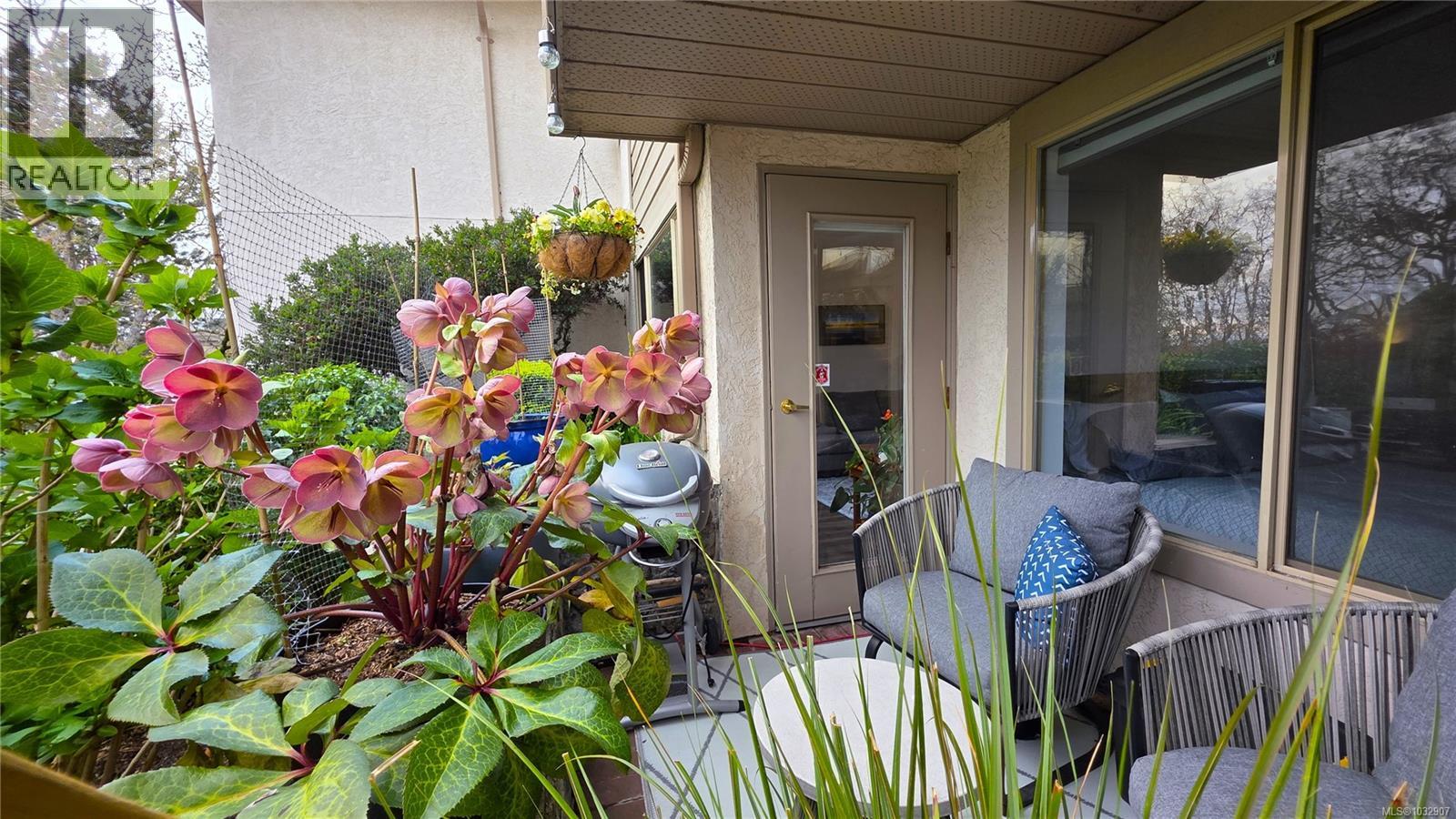 101 3400 Quadra Street, Saanich