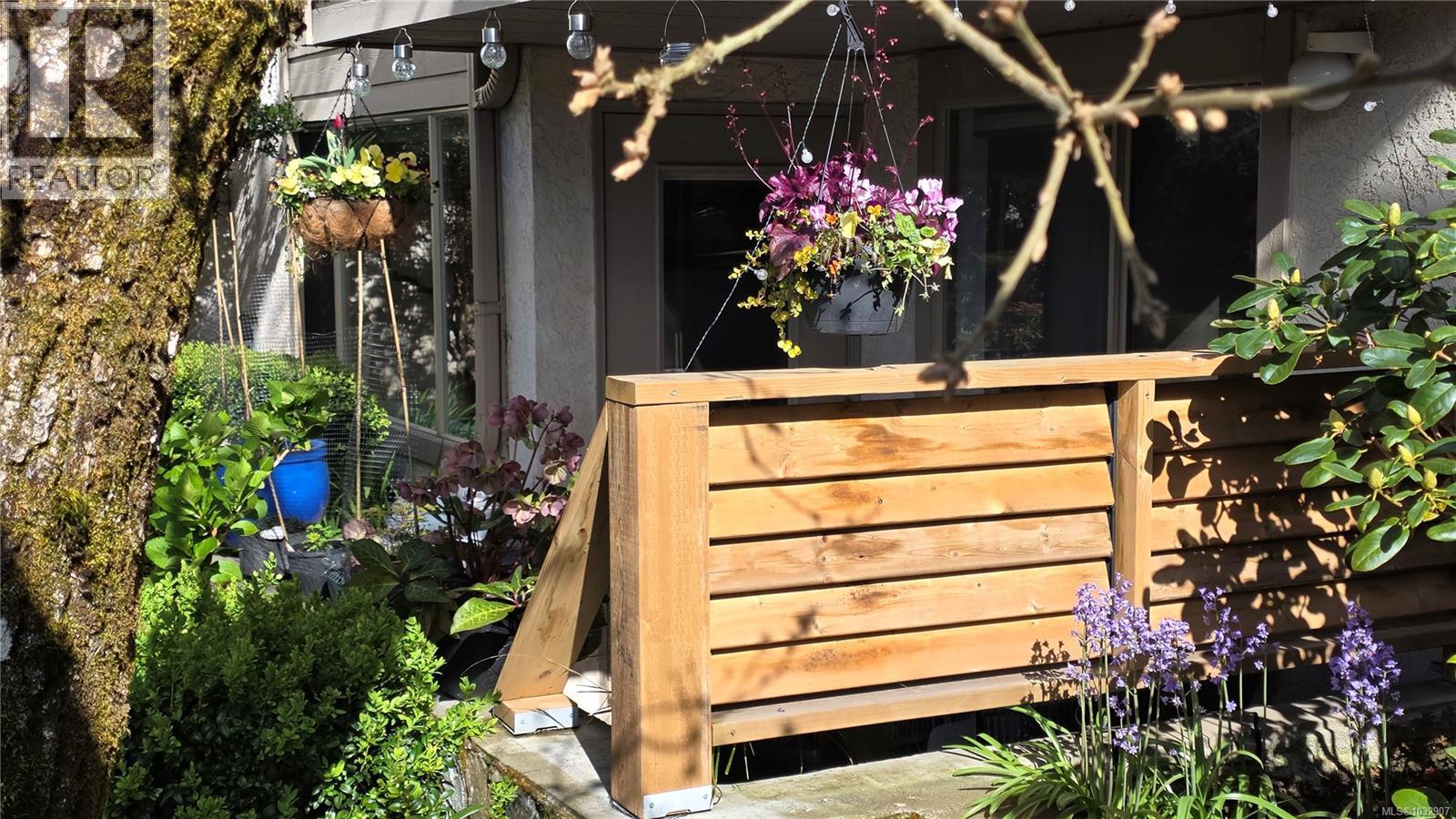 101 3400 Quadra Street, Saanich