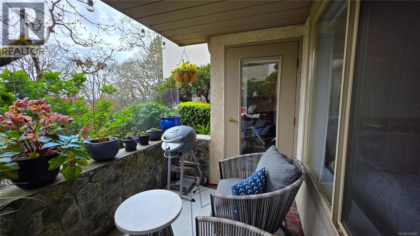 #101 3400 Quadra St - 51