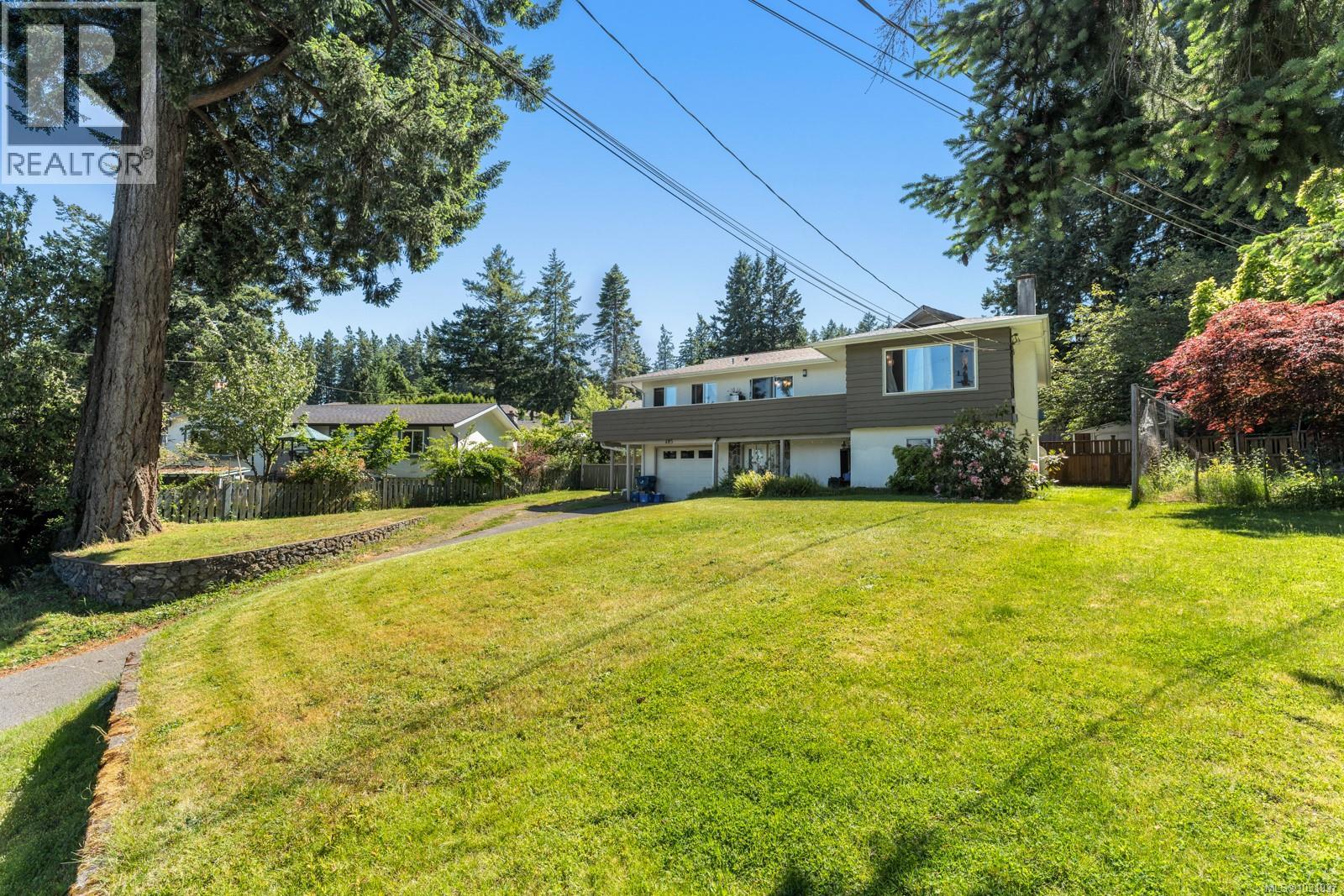 405 Tamarack Rd - 1