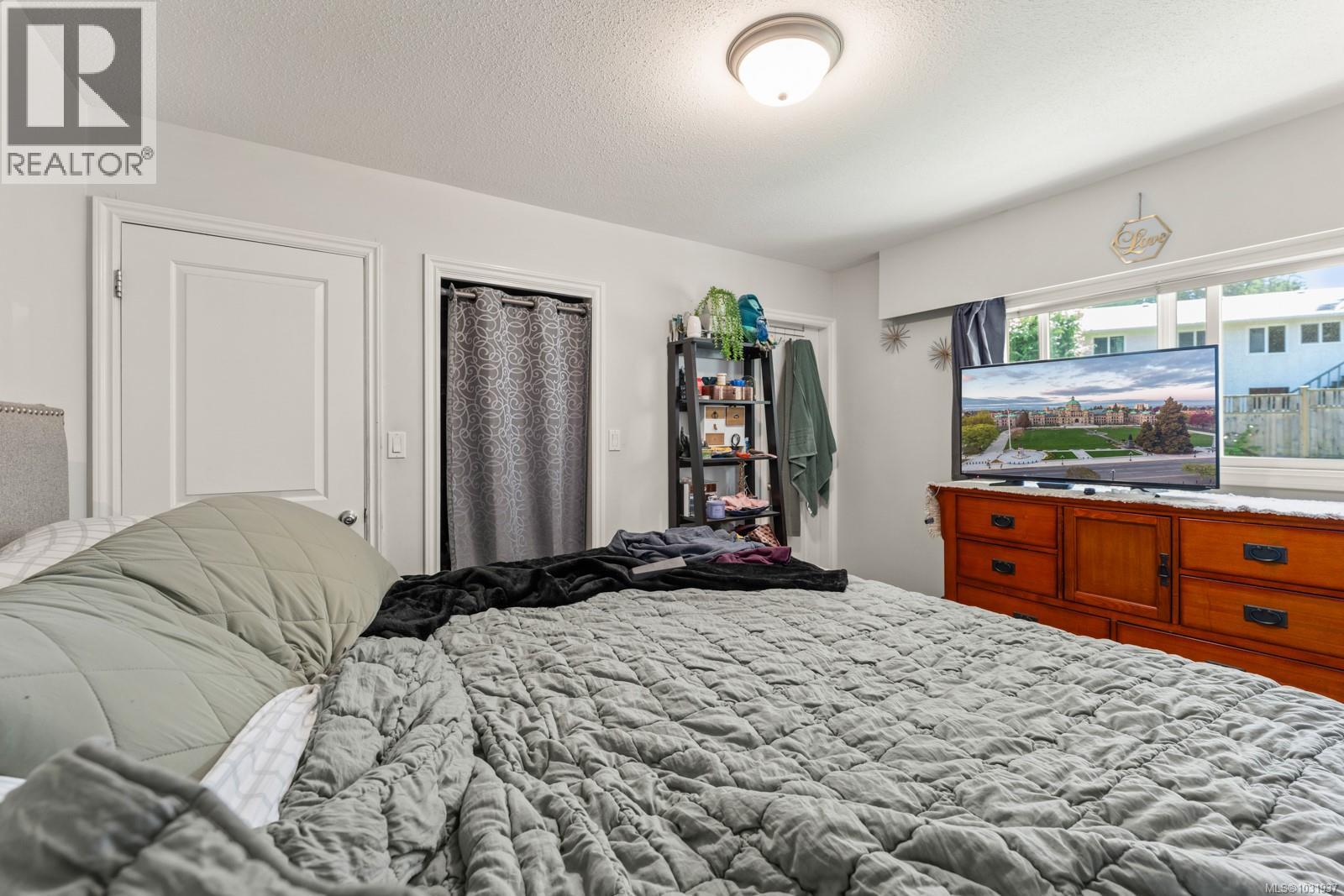 405 Tamarack Rd - 12