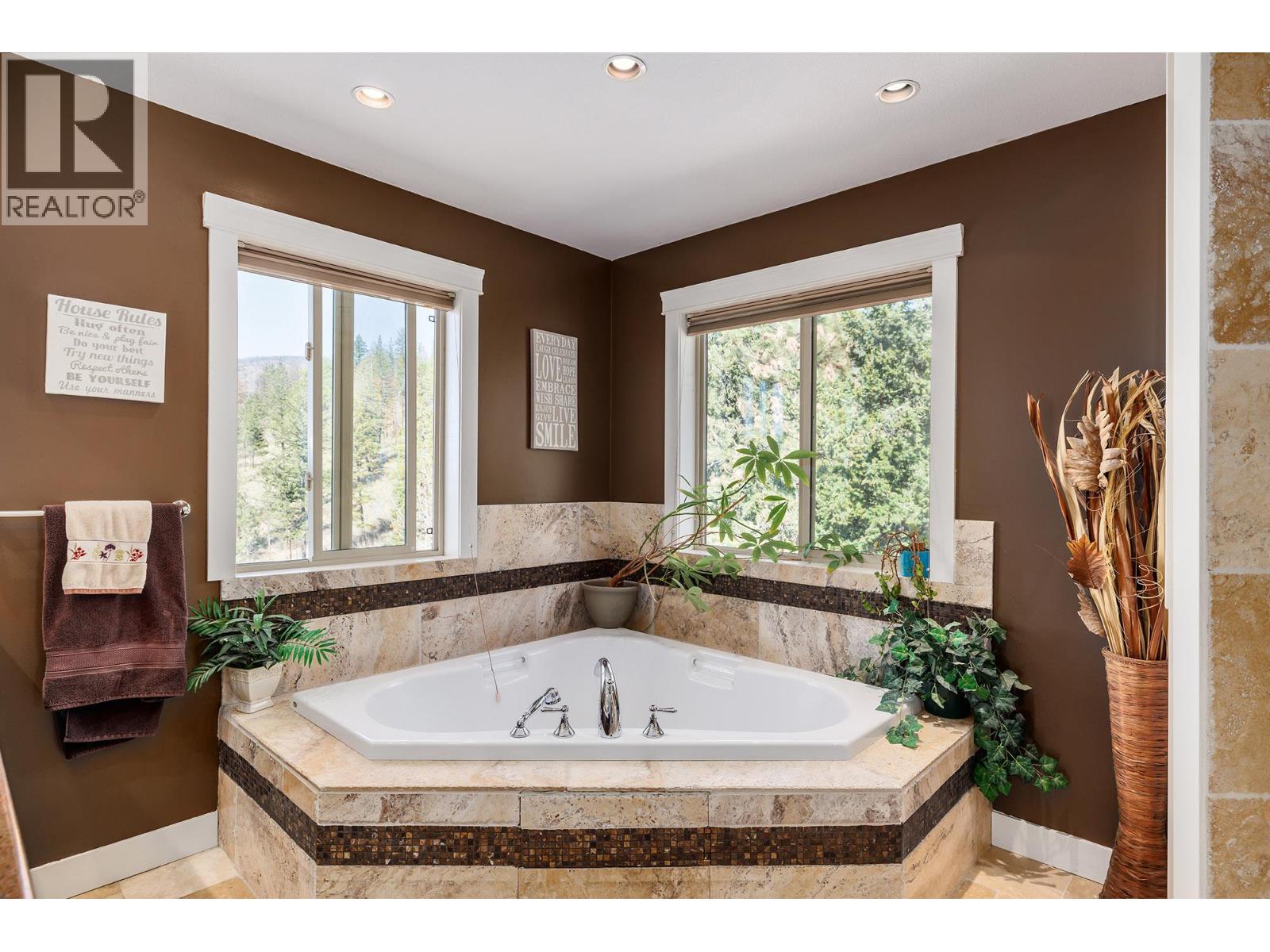  2054 Sunview Drive, West Kelowna