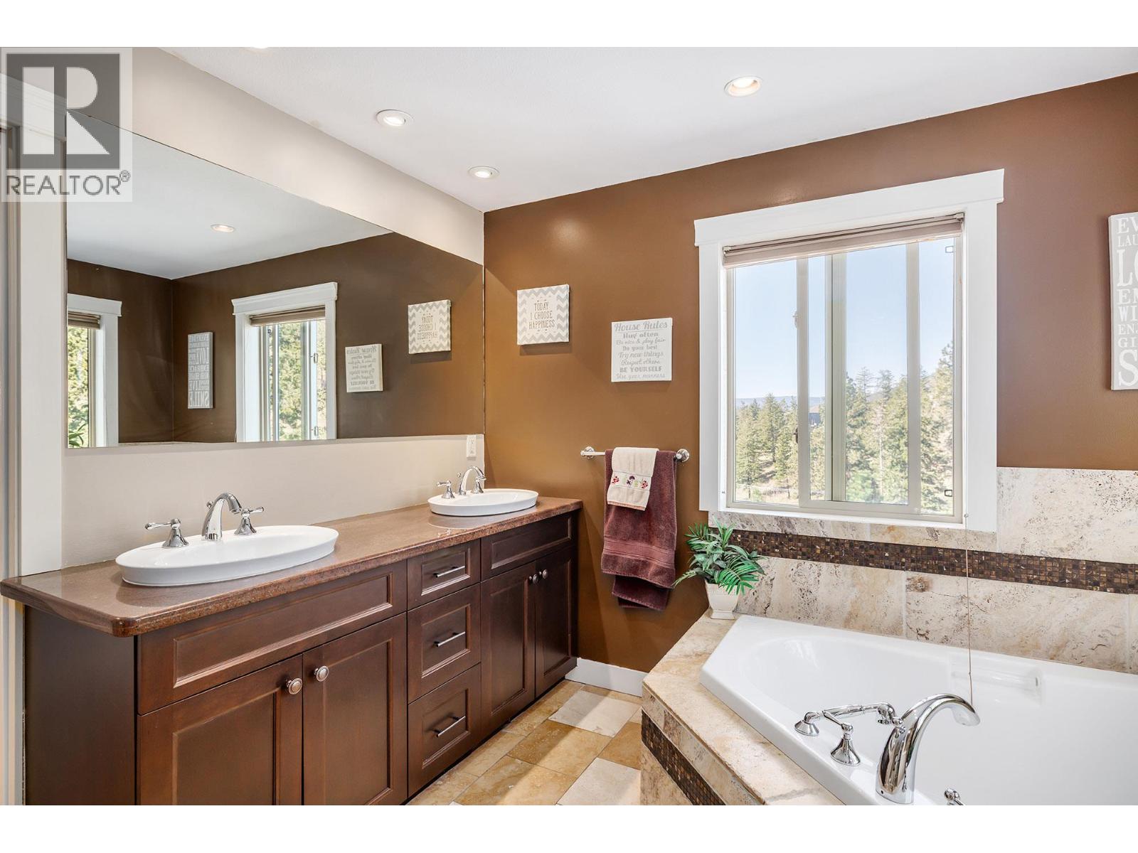  2054 Sunview Drive, West Kelowna
