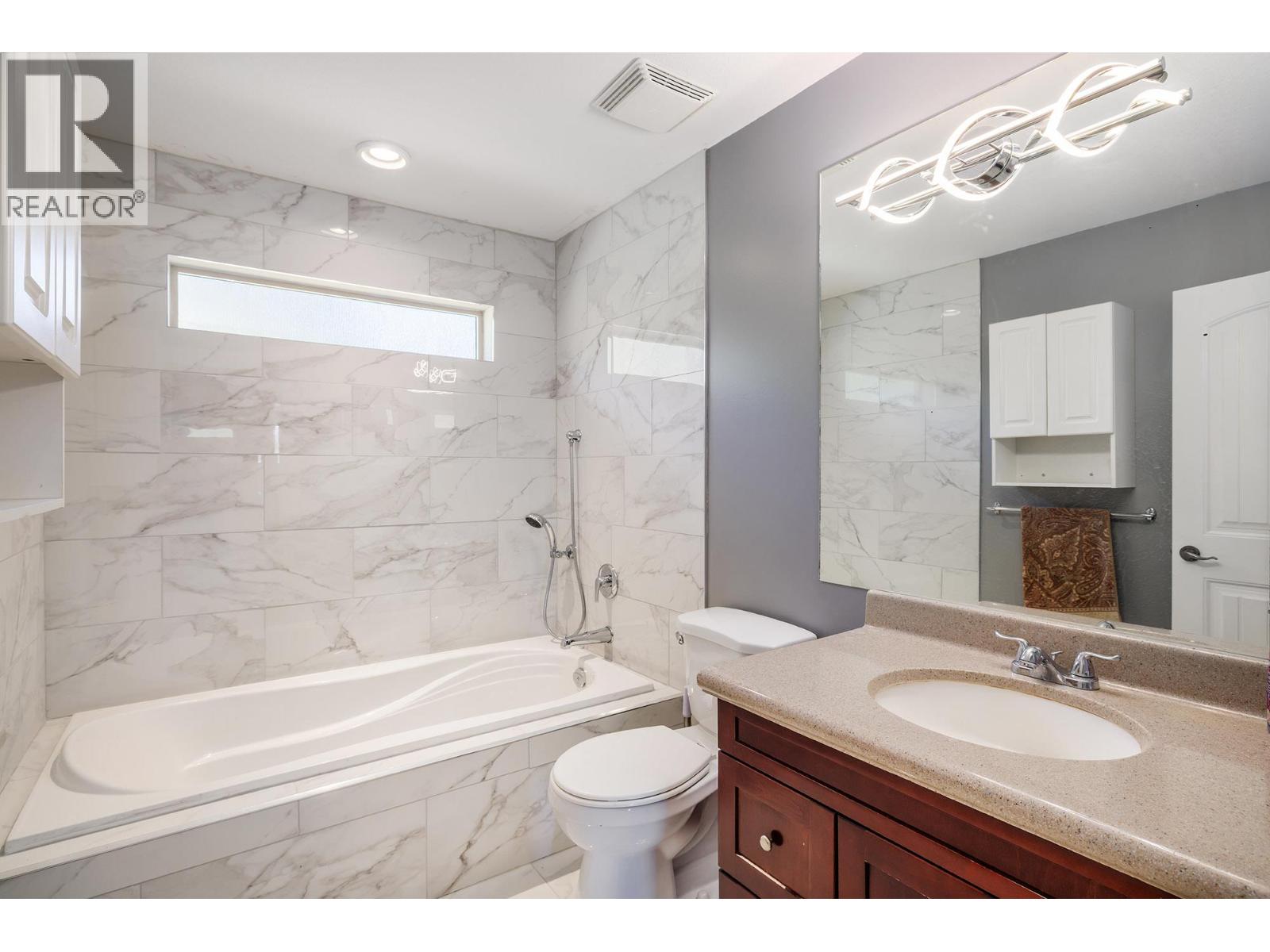  2054 Sunview Drive, West Kelowna