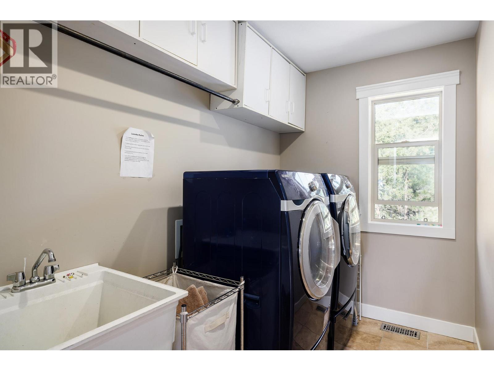  2054 Sunview Drive, West Kelowna