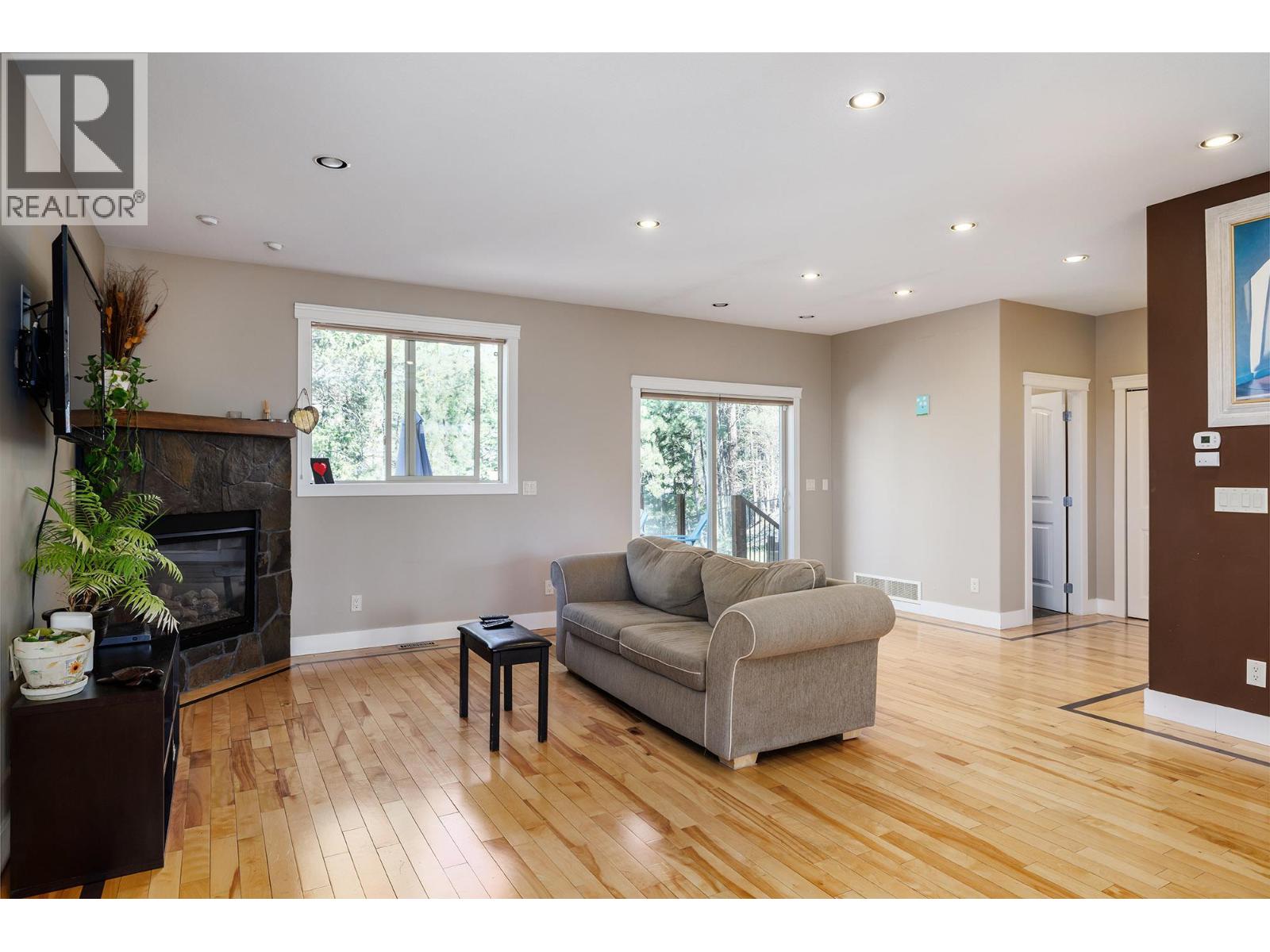  2054 Sunview Drive, West Kelowna