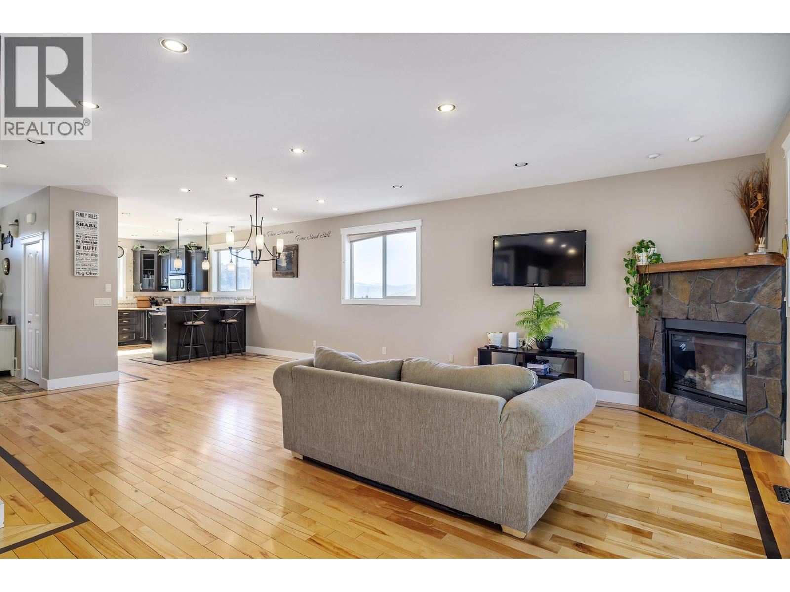  2054 Sunview Drive, West Kelowna