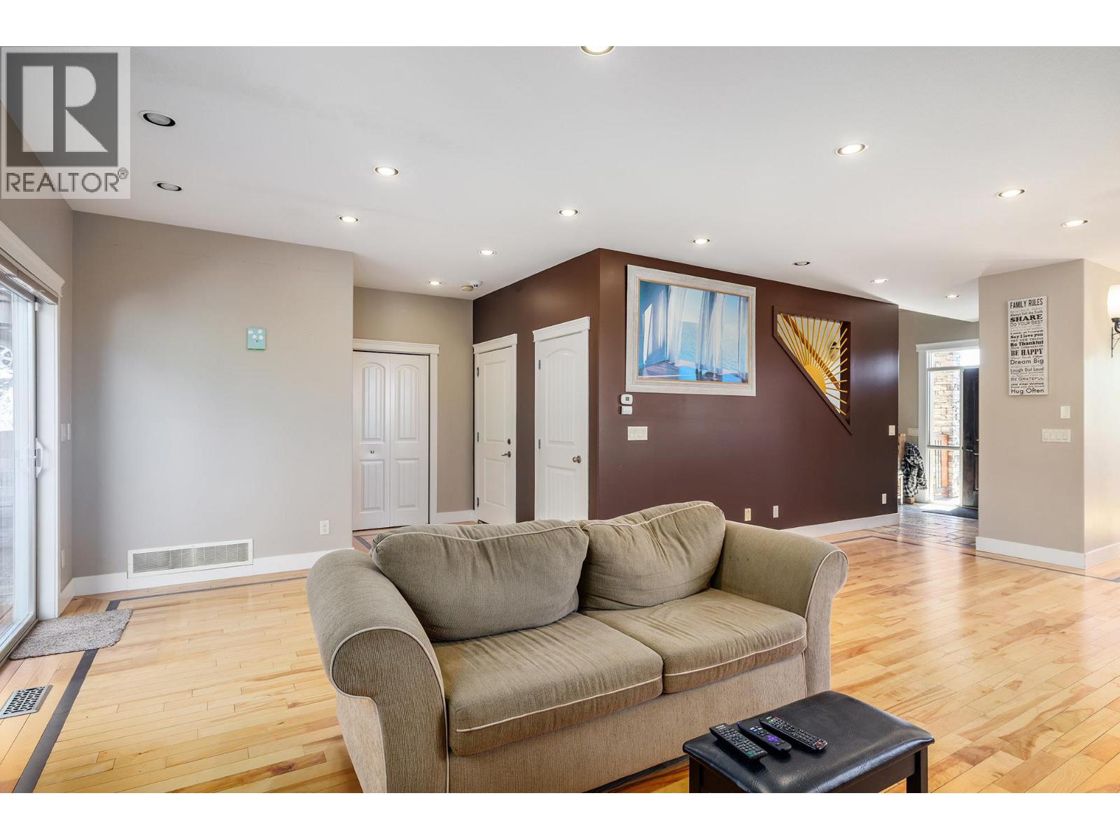  2054 Sunview Drive, West Kelowna