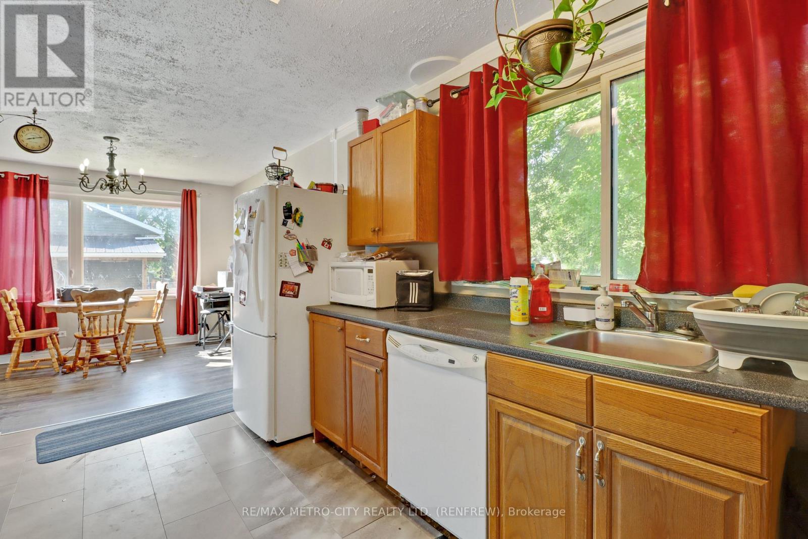 362-370 BALDWIN STREET — photo 13