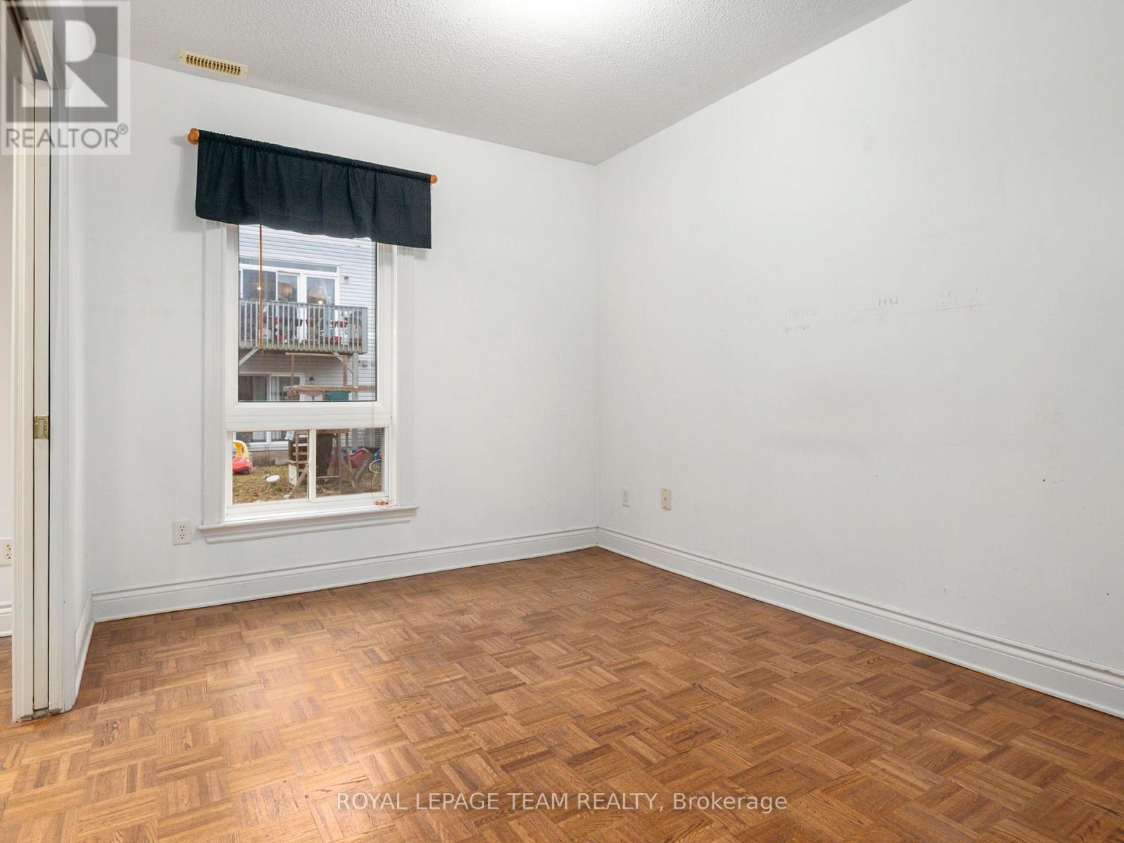 1 Bed, 1 Bath House for Rent in Ottawa – 51 CASTLE GLEN CRESCENT, Ottawa – MLS# X13022794 - Image 11