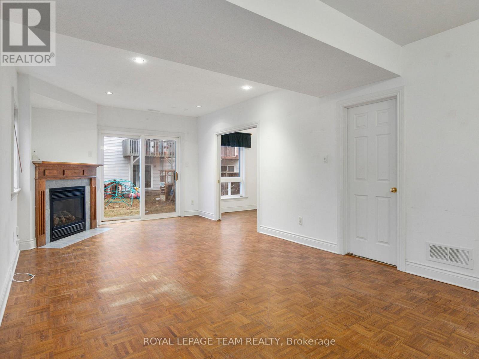 1 Bed, 1 Bath House for Rent in Ottawa – 51 CASTLE GLEN CRESCENT, Ottawa – MLS# X13022794 - Image 6