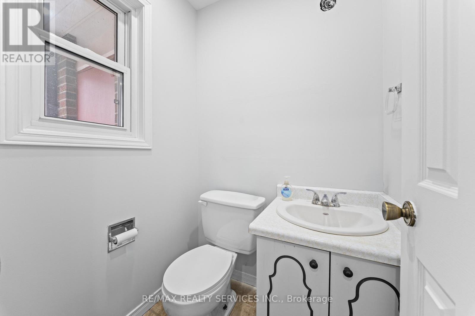 41 TANAGER SQUARE - 25