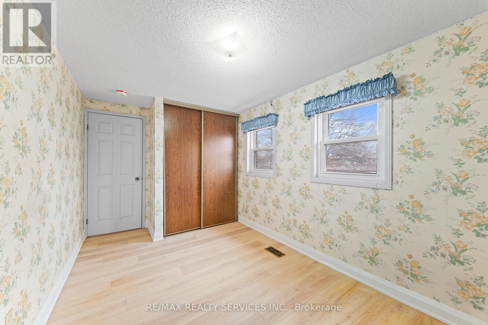 41 TANAGER SQUARE - 33
