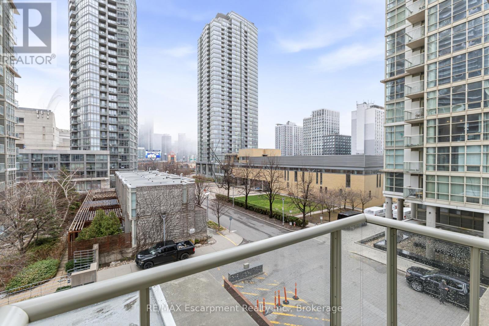 #303 9 SPADINA AVENUE - 33