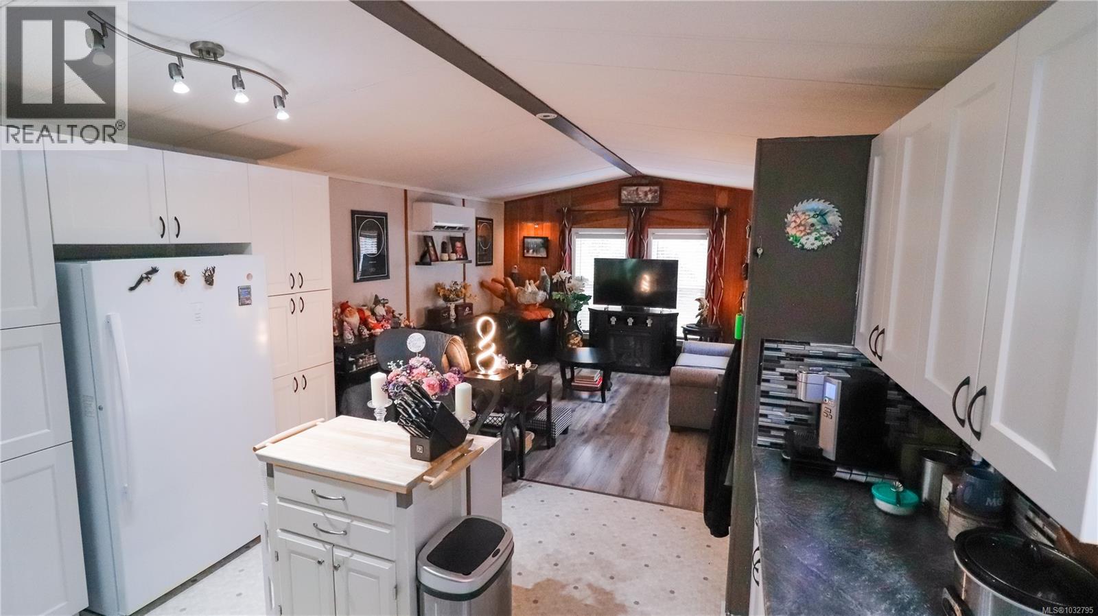 #2 1655 ALBERNI Hwy - 7