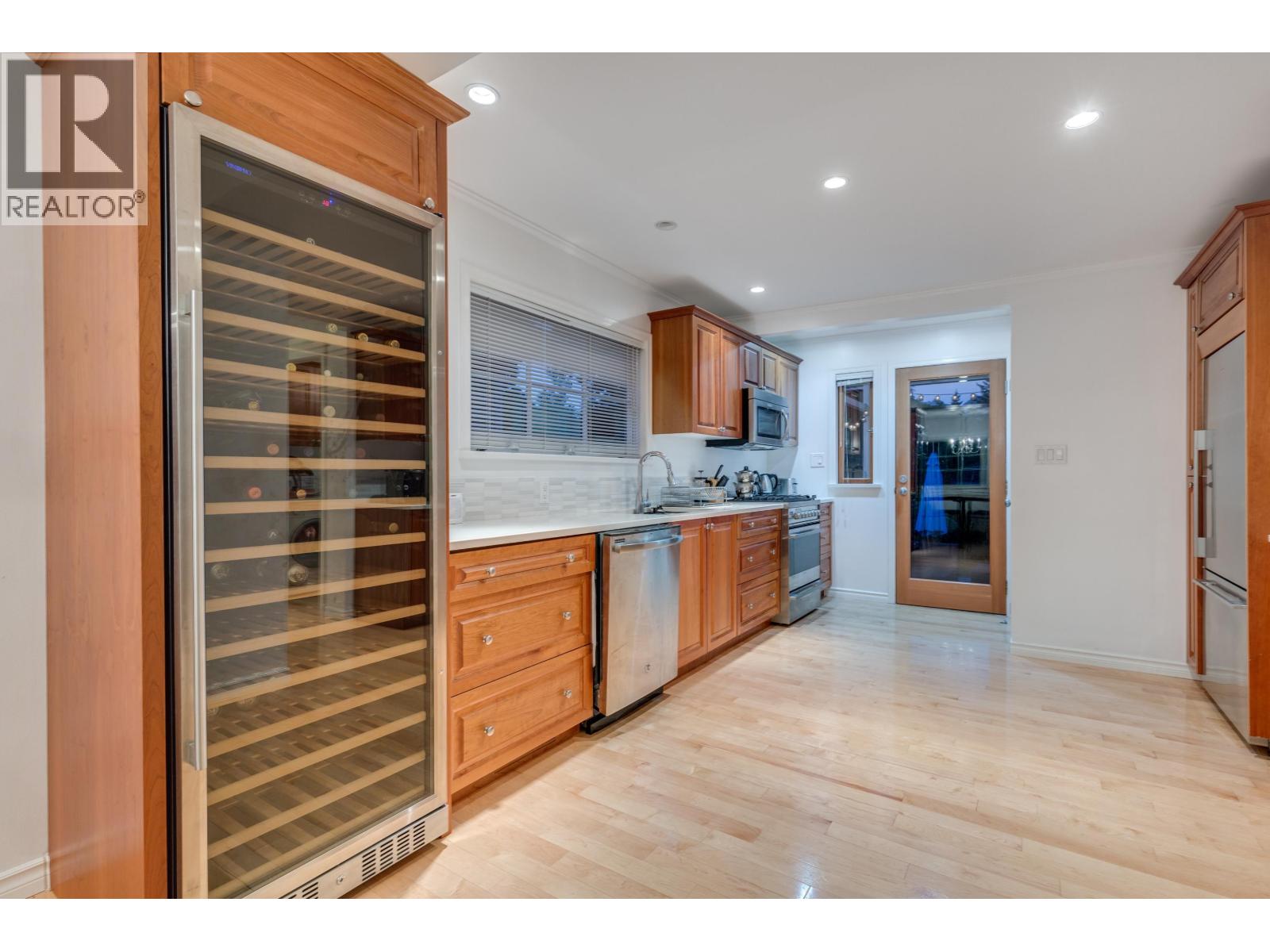 6431 ROSEBERY AVENUE — photo 15