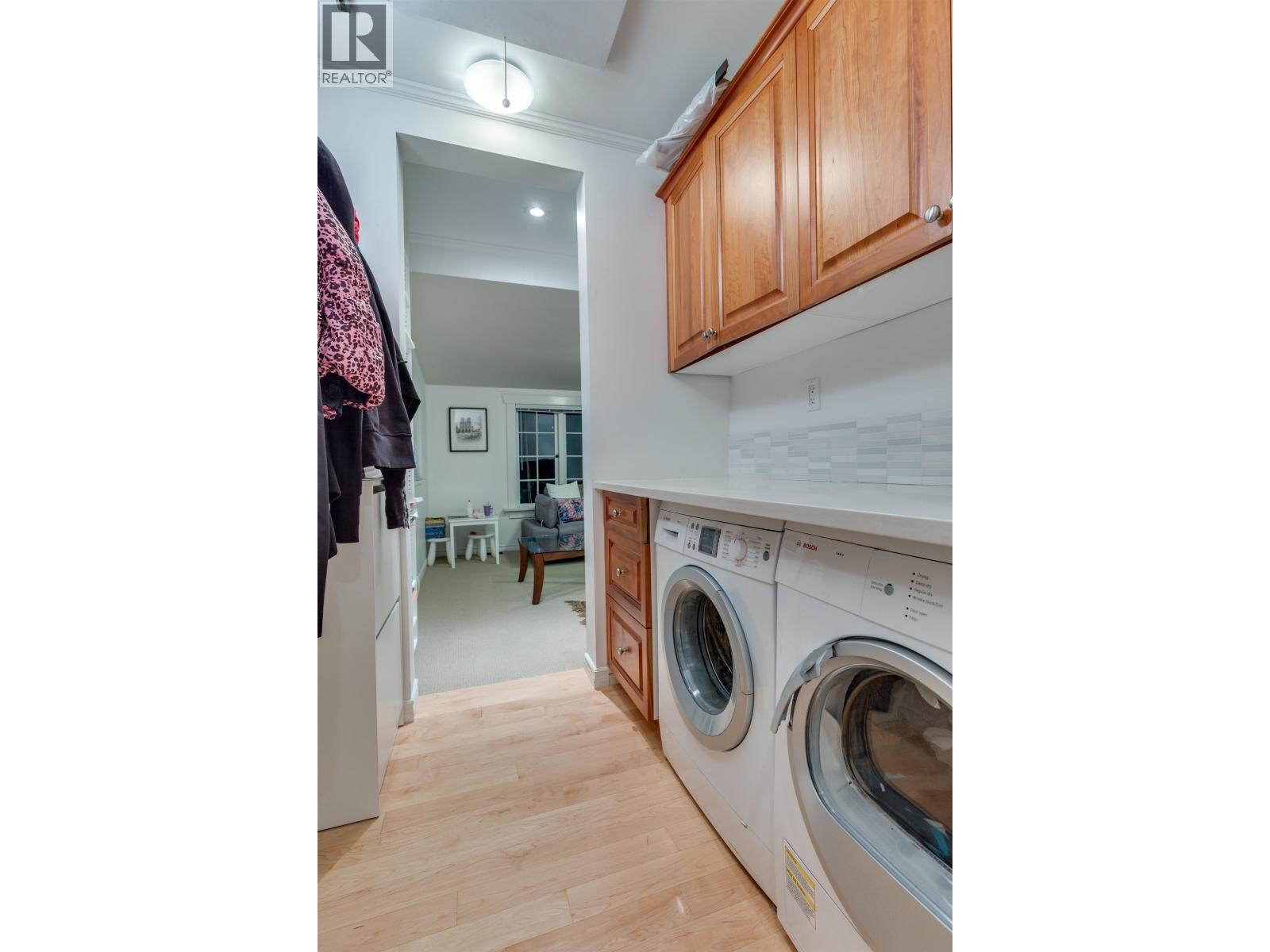 6431 ROSEBERY AVENUE — photo 19