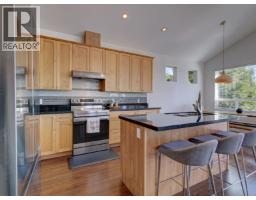 825 Bayview Heights Road, Gibsons, BC V0N1V8 Photo 10