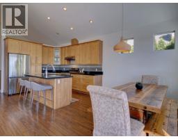 825 Bayview Heights Road, Gibsons, BC V0N1V8 Photo 7