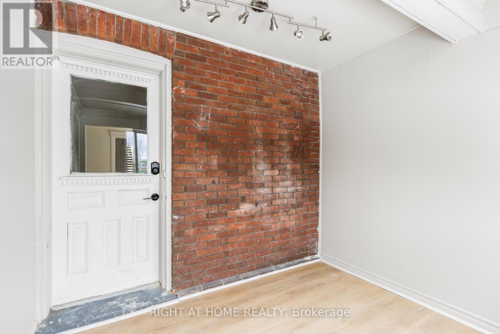 MAIN FLOOR – 443 ONTARIO STREET