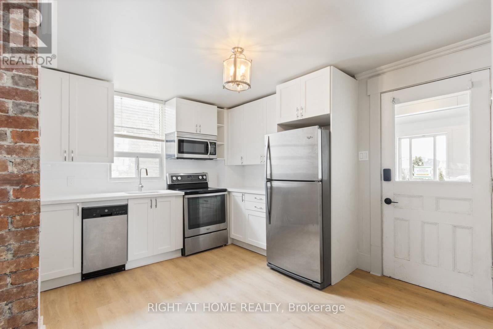 MAIN FLOOR – 443 ONTARIO STREET