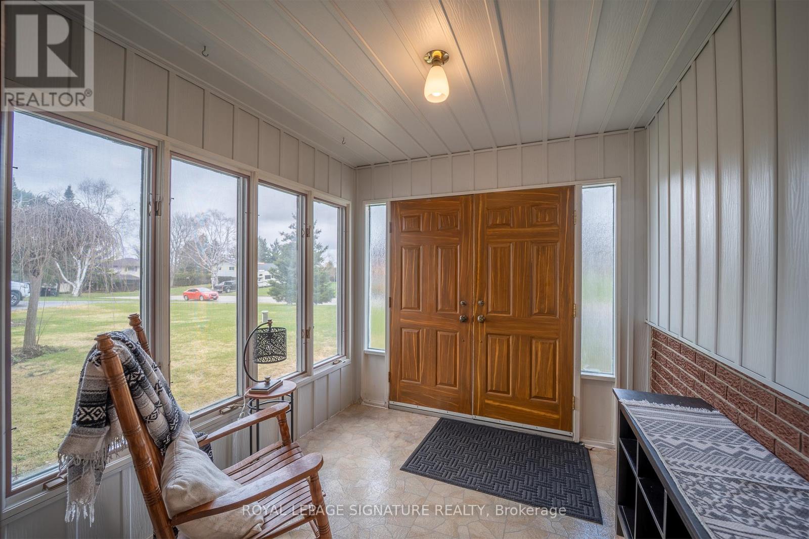 Enclosed front vestibule