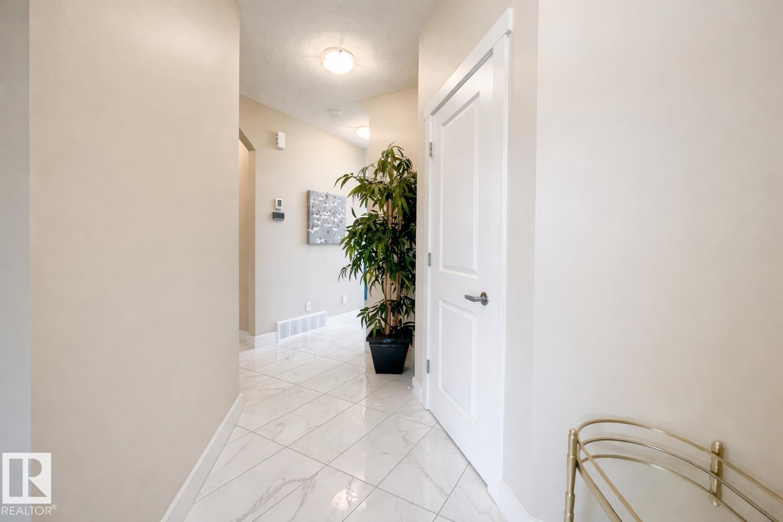 20119 29 AV NW, Edmonton