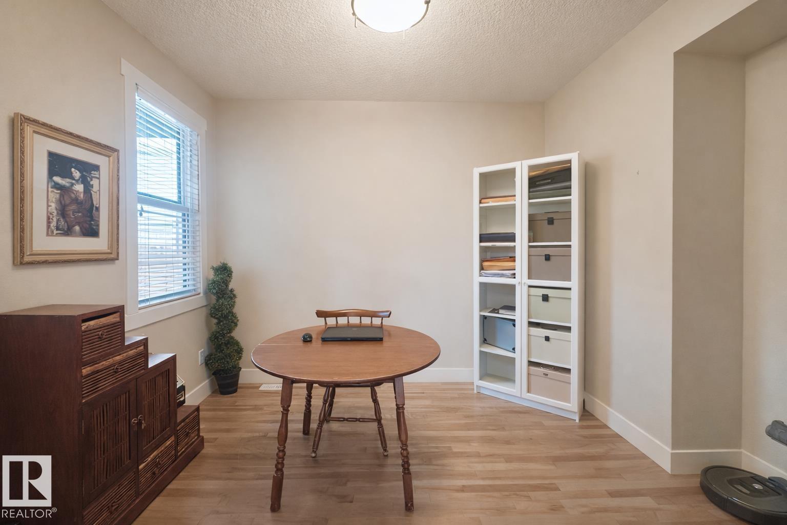 20119 29 AV NW, Edmonton