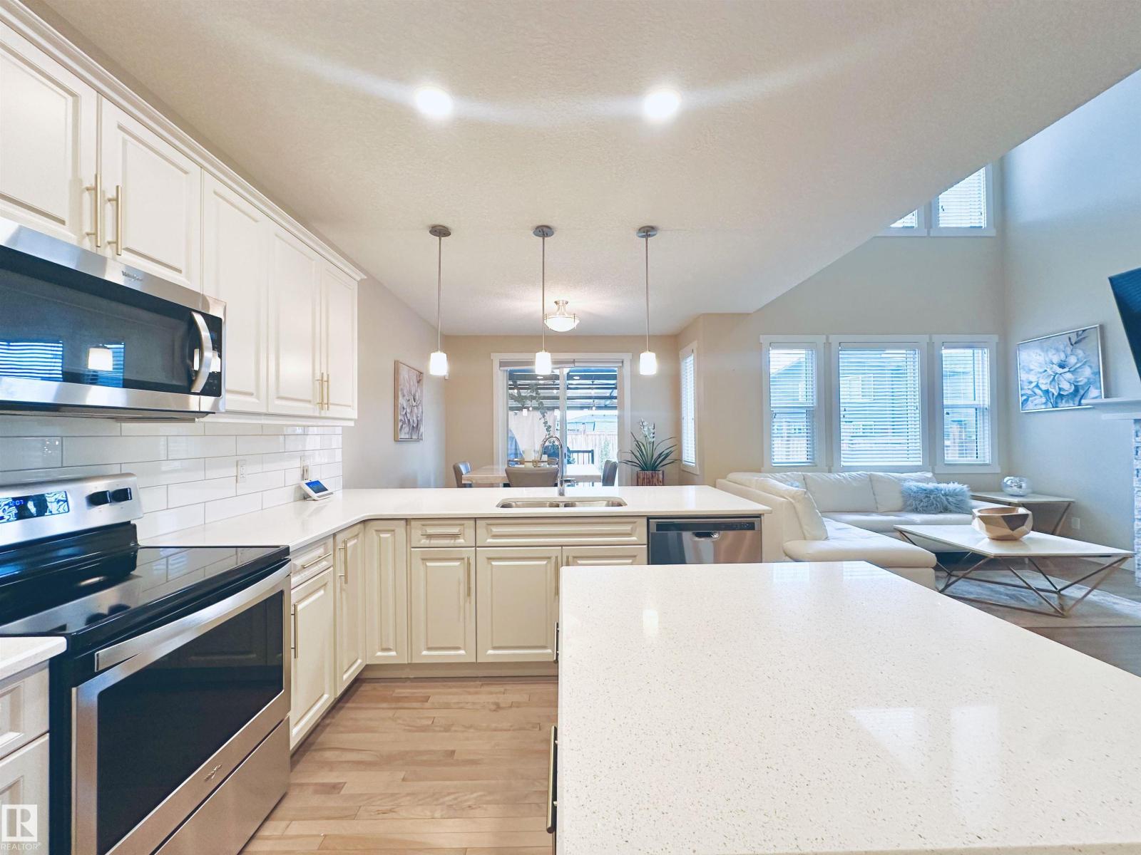 20119 29 AV NW, Edmonton