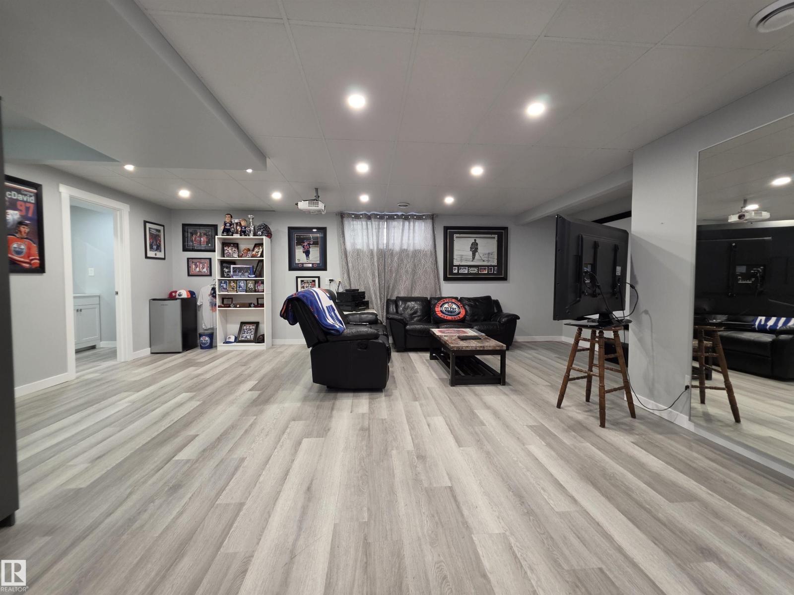 20119 29 AV NW, Edmonton