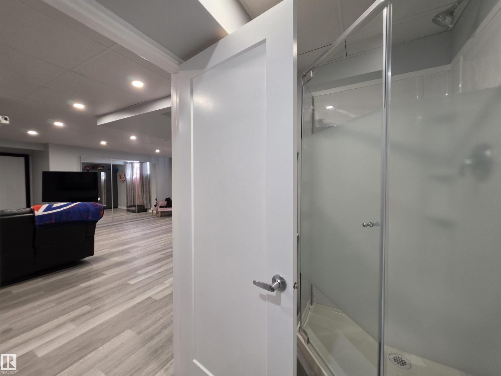 20119 29 AV NW, Edmonton