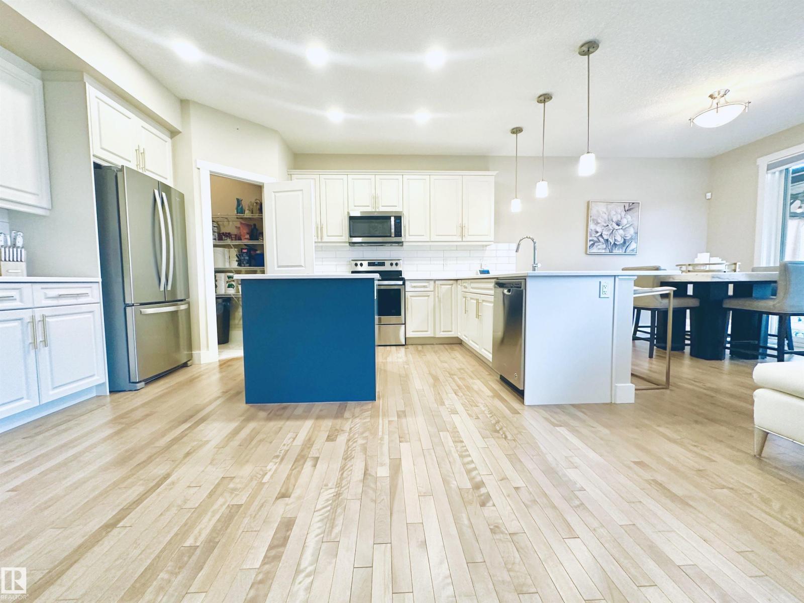 20119 29 AV NW, Edmonton