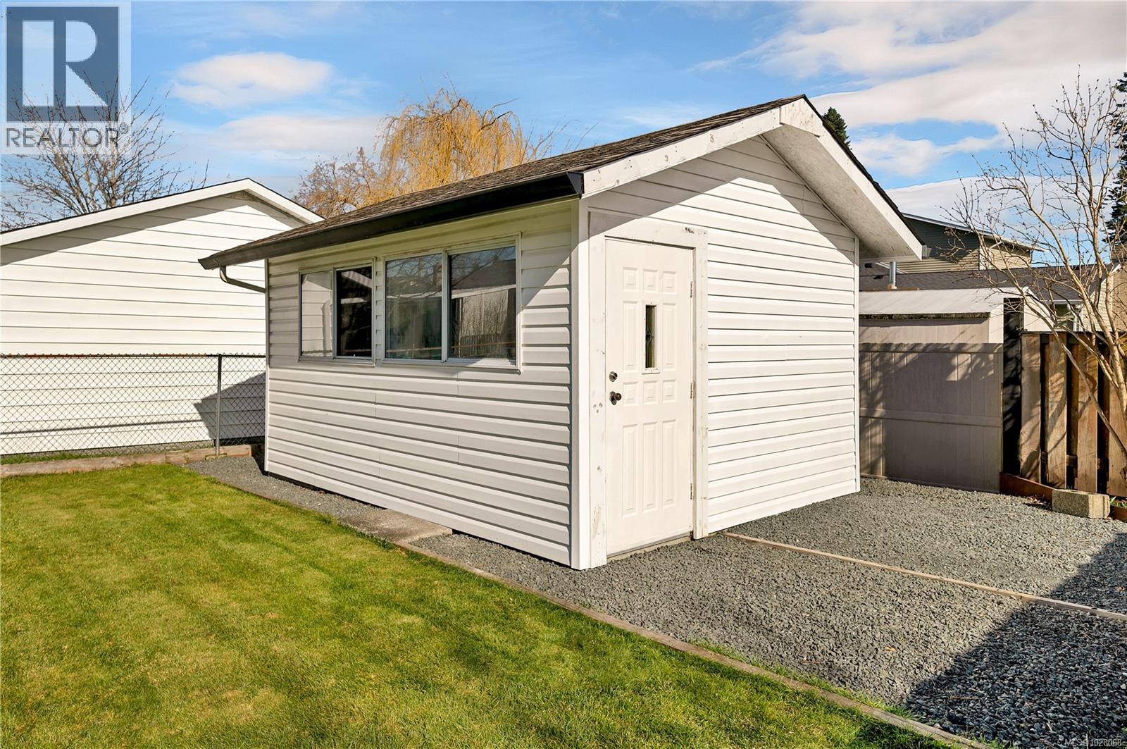 277 Carolyn Rd — photo 27