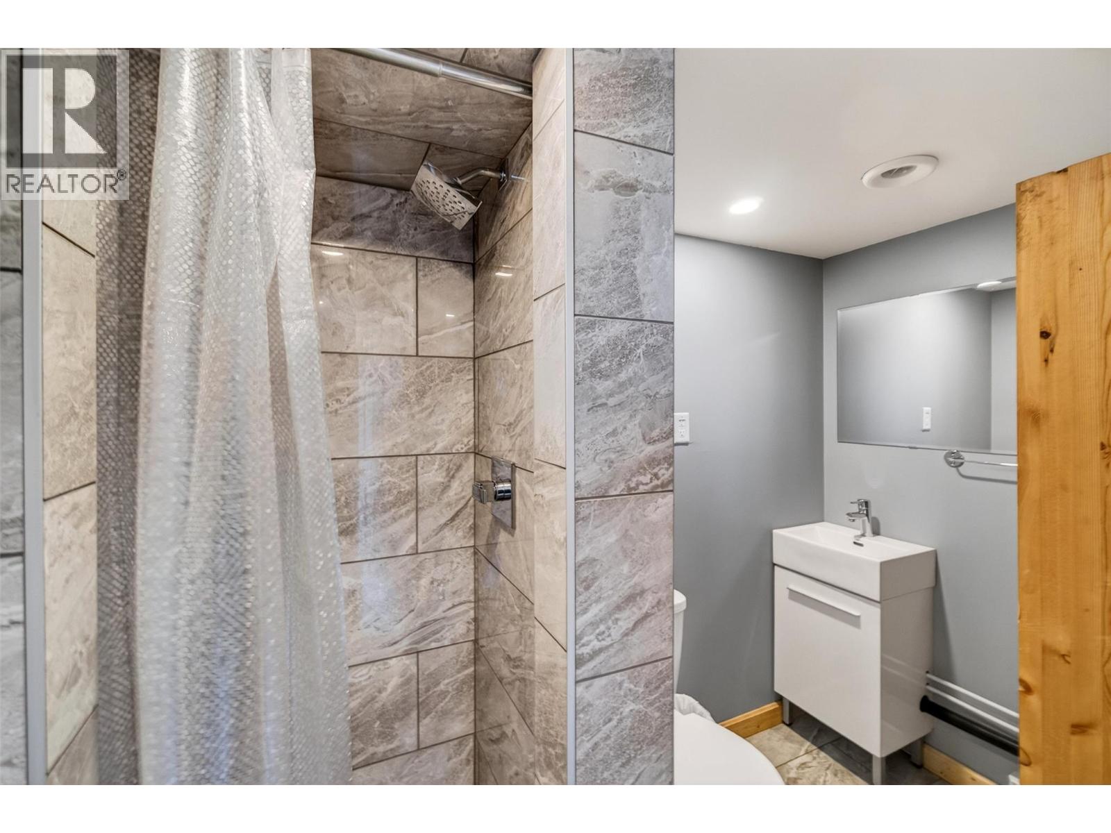  1360 Trans Canada Highway Northeast, Salmon Arm