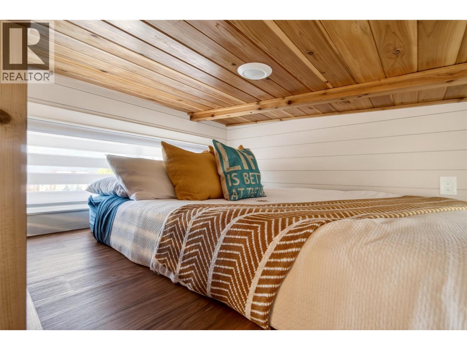  1360 Trans Canada Highway Northeast, Salmon Arm