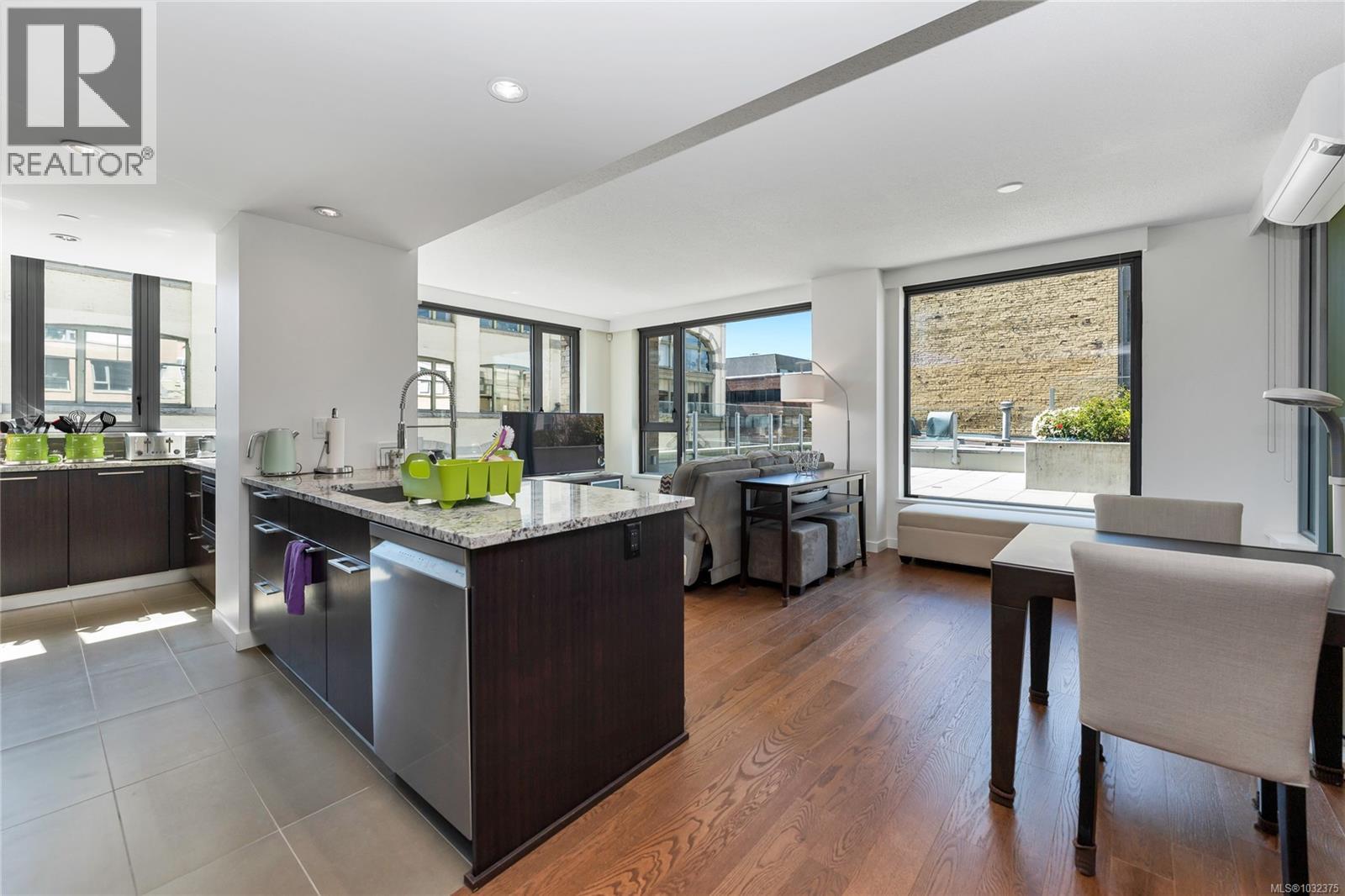 302 608 Broughton Street, Victoria