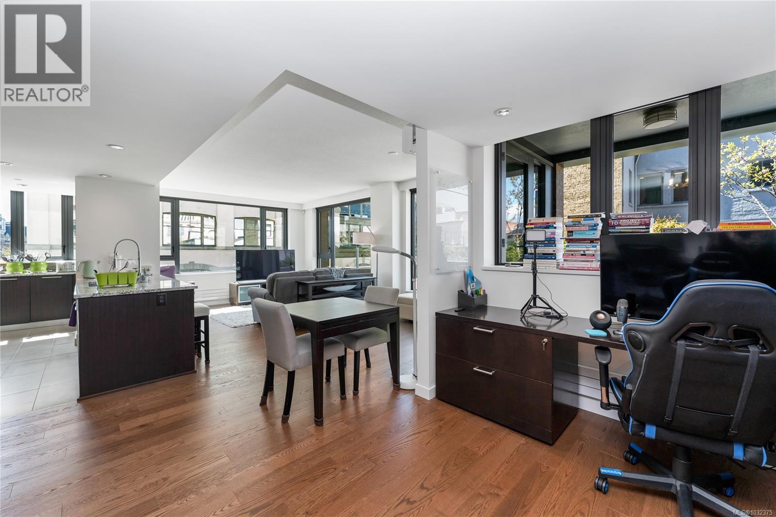 302 608 Broughton Street, Victoria