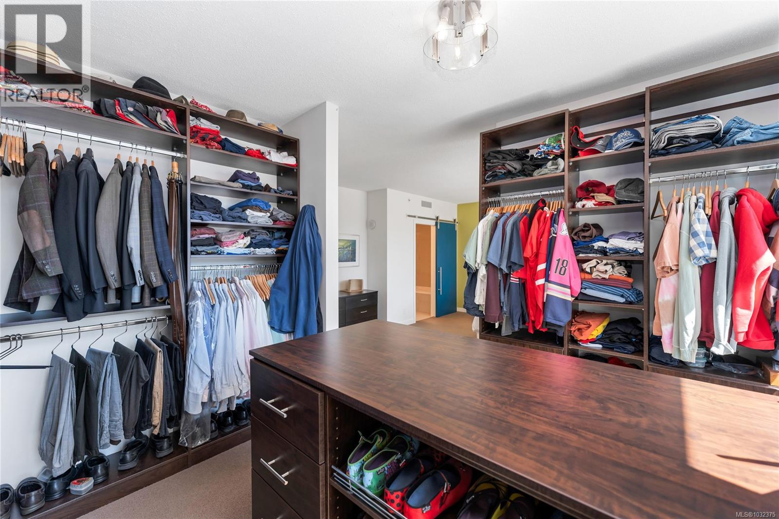 302 608 Broughton Street, Victoria