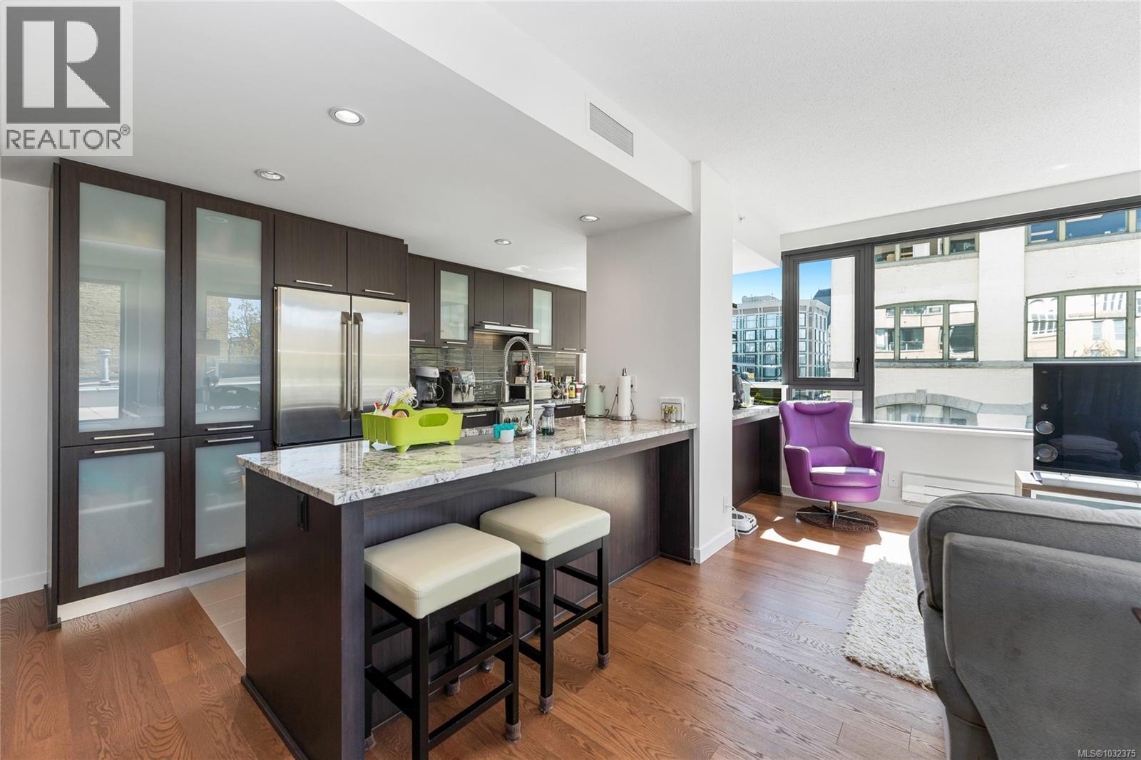 302 608 Broughton Street, Victoria