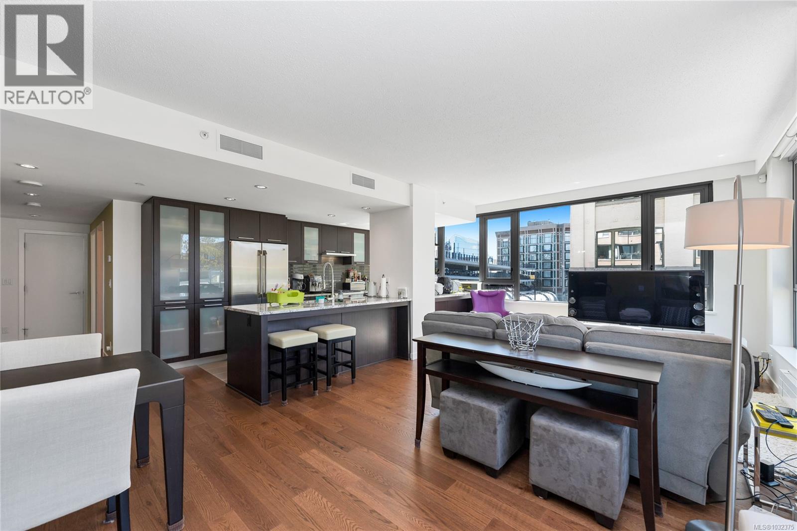 302 608 Broughton Street, Victoria