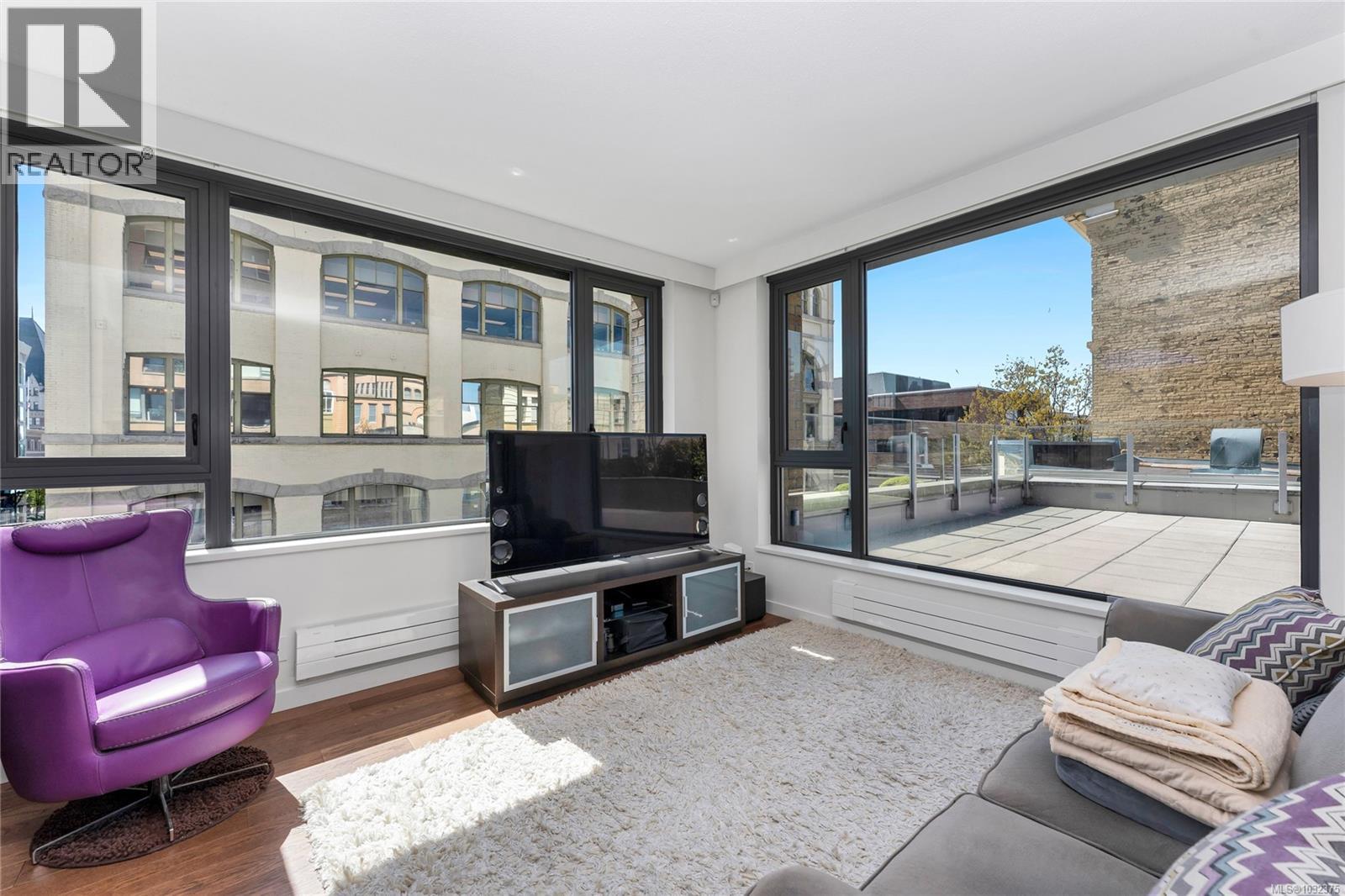 302 608 Broughton Street, Victoria